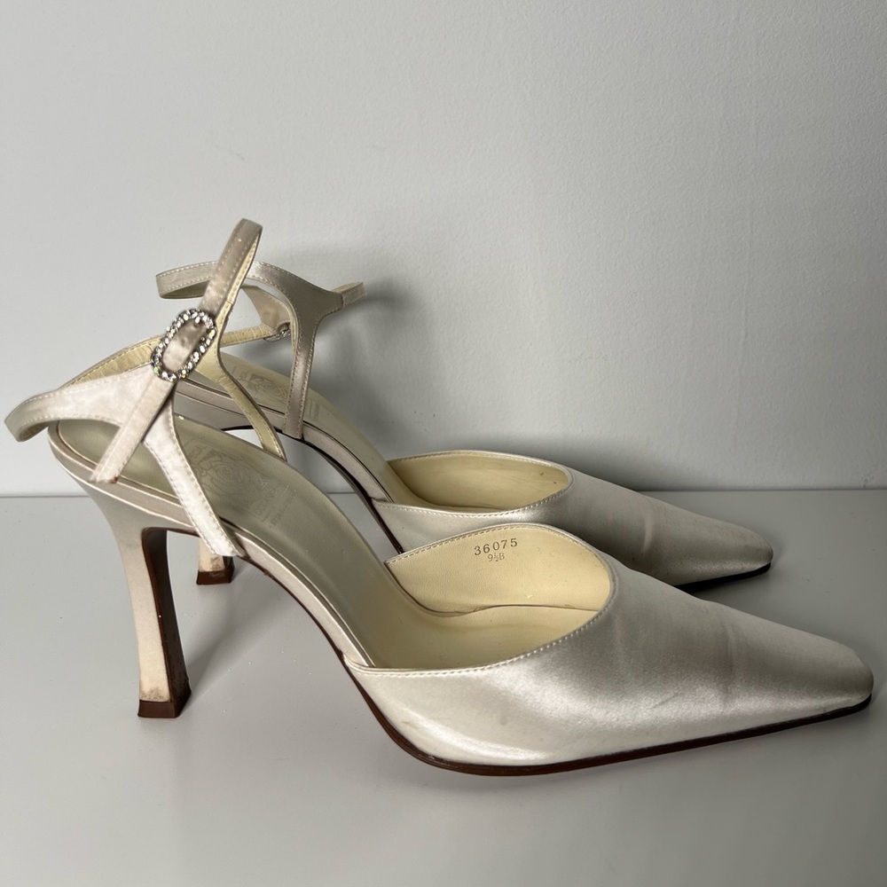 Bridal silk shoe, size 9.5